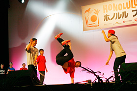 Double Dutch group "dig up treasuere" from Kyoto's Ritsumeikan University