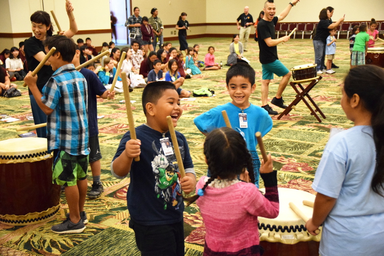 毎年大人気の「太鼓小僧」。「ヤァー!」と大きな掛け声が、賑やかに響き渡ります!